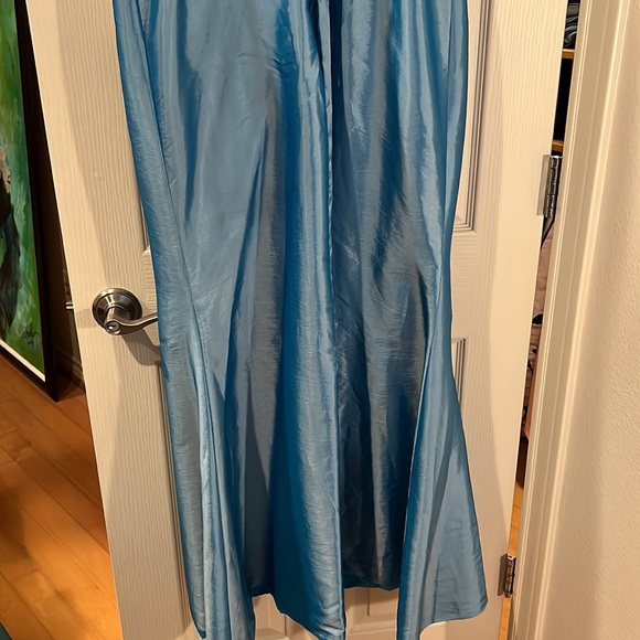 Beautiful Shimmery Blue formal gown with large bow accent - Picture 5 of 7